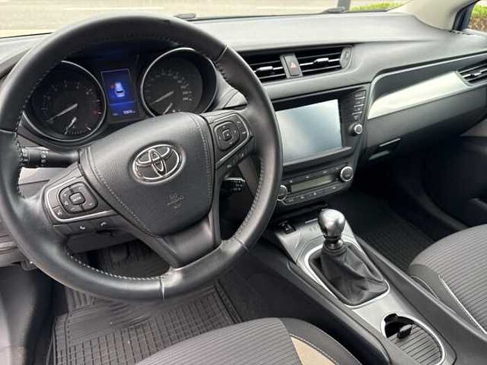 Toyota Avensis Combi Touring Sports 1.8 'Team D'