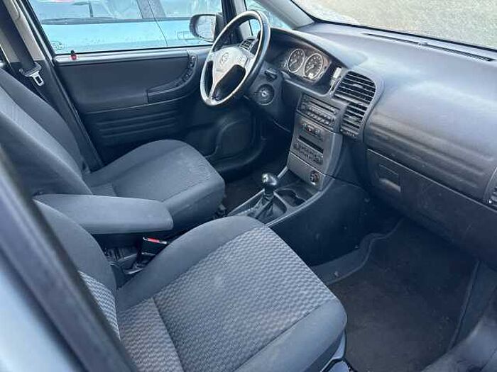 Opel Zafira 1,8 16V Elegance