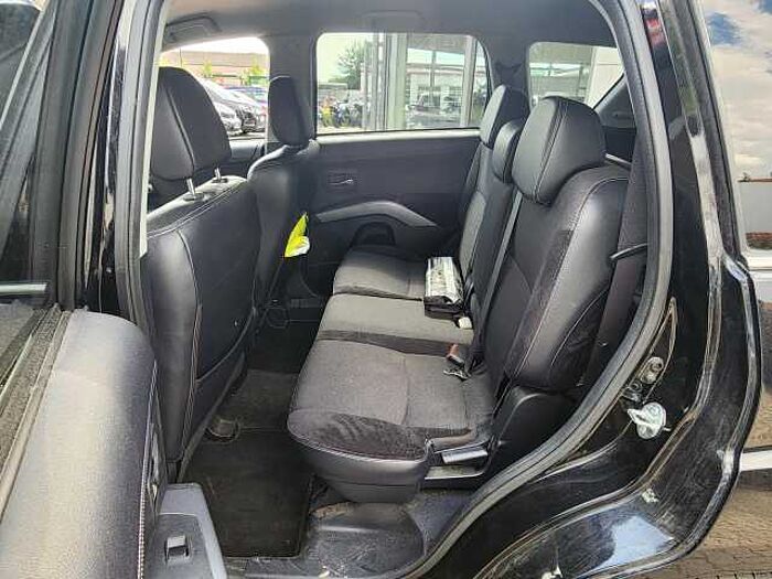 Mitsubishi Outlander 2.4 Intense 4WD CVT- Automatik 7 Sitzer, Anh.kupplung, Klimaautomatik 4WD