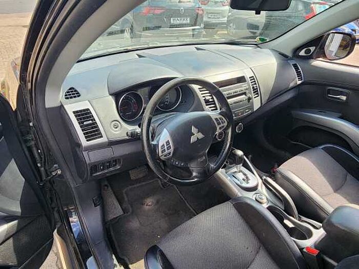 Mitsubishi Outlander 2.4 Intense 4WD CVT- Automatik 7 Sitzer, Anh.kupplung, Klimaautomatik 4WD