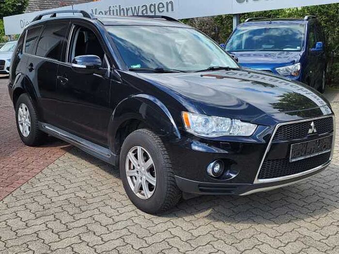 Mitsubishi Outlander 2.4 Intense 4WD CVT- Automatik 7 Sitzer, Anh.kupplung, Klimaautomatik 4WD
