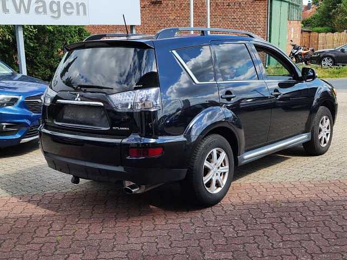Mitsubishi Outlander 2.4 Intense 4WD CVT- Automatik 7 Sitzer, Anh.kupplung, Klimaautomatik 4WD