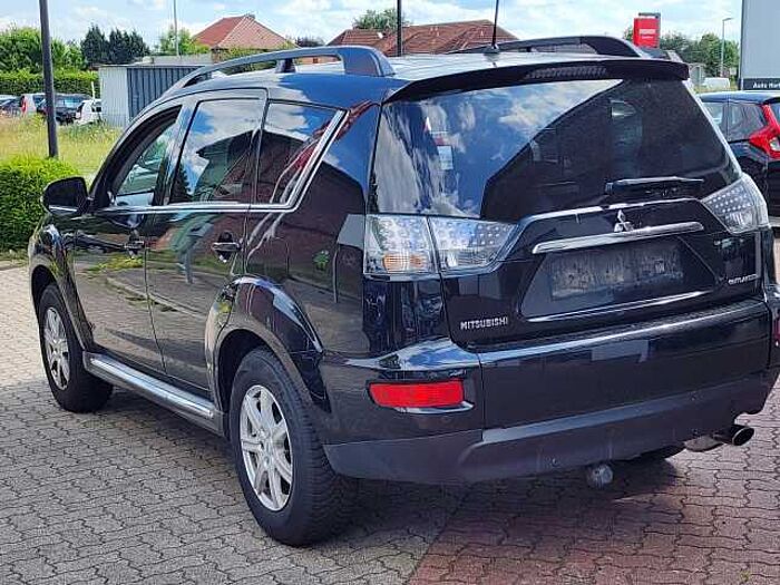 Mitsubishi Outlander 2.4 Intense 4WD CVT- Automatik 7 Sitzer, Anh.kupplung, Klimaautomatik 4WD
